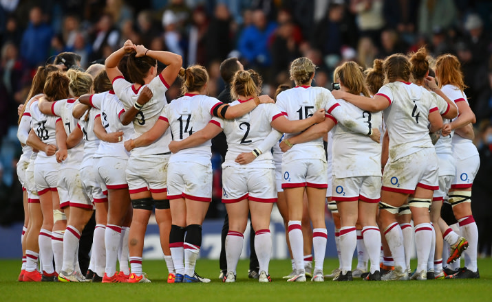 Red Roses England Rugby Union team in a huddle